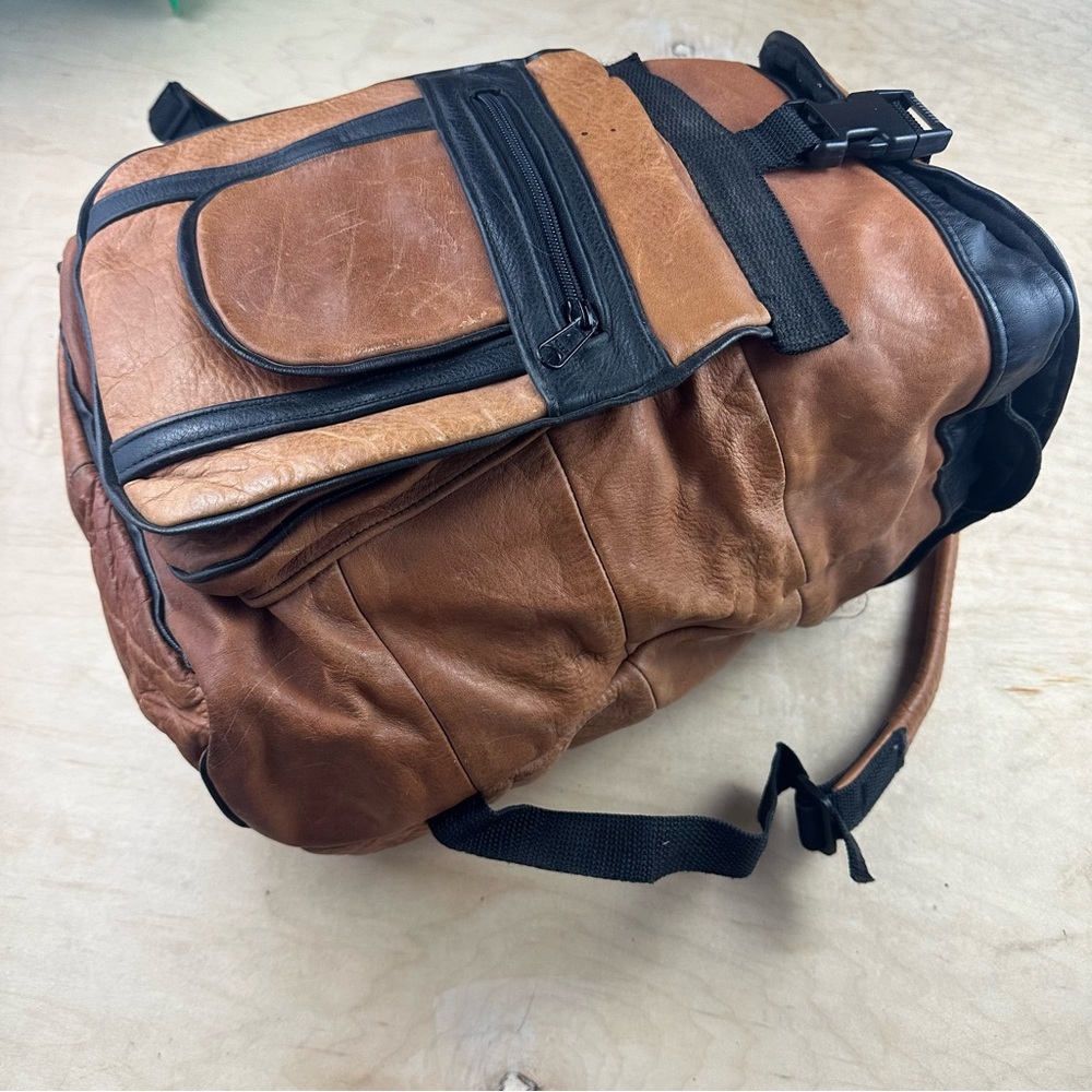 Genuine leather backpack - Picture 2 of 16
